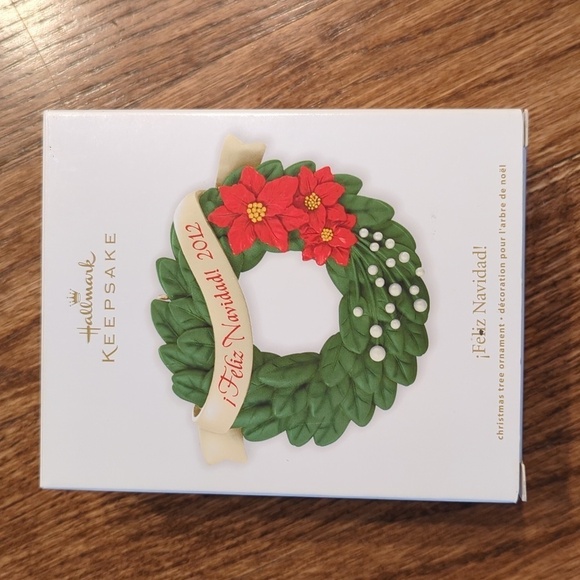 Feliz Navidad 2012 Hallmark Keepsake Wreath Ornament - Picture 3 of 5